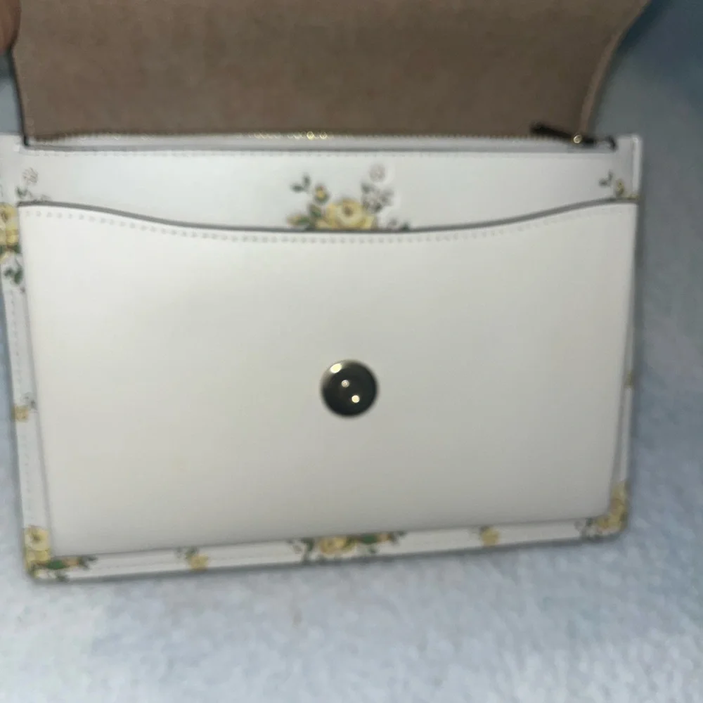 Authentic Coach Cream Floral Crossbody Bag with Gold Chain - Picture 10 of 12